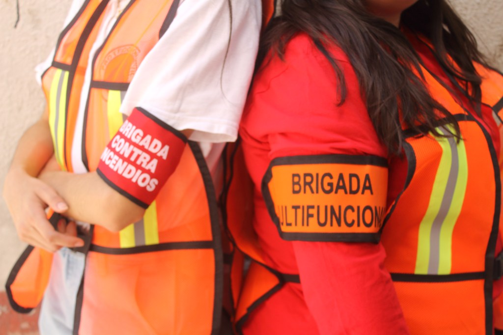 Brazaletes de brigada multifuncional color naranja y brigada contra incendios color rojo, chalecos de red color naranja 